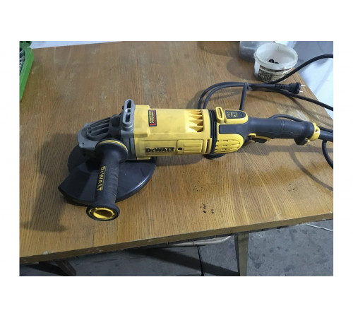 Угловая шлифмашина DEWALT DWE 4599