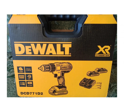 Дрель-шуруповерт DEWALT 2.0 Ач DCD771D2