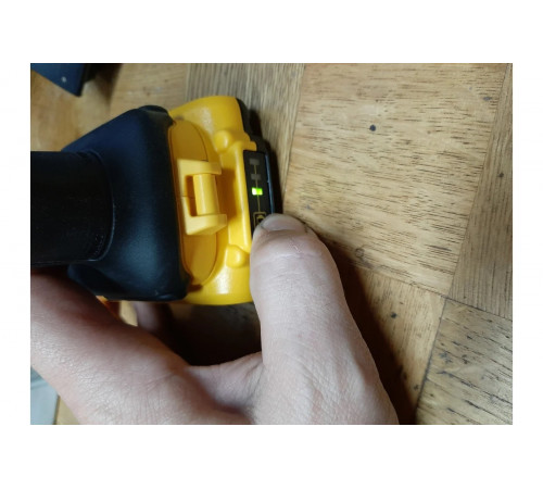 Дрель-шуруповерт DEWALT 2.0 Ач DCD771D2