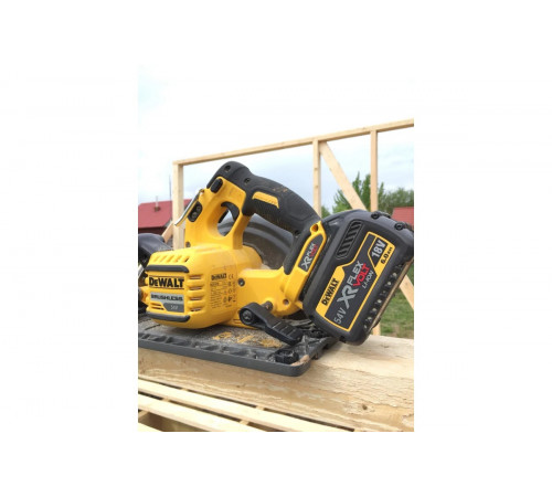 Бесщеточная дисковая ручная пила DEWALT DCS576N