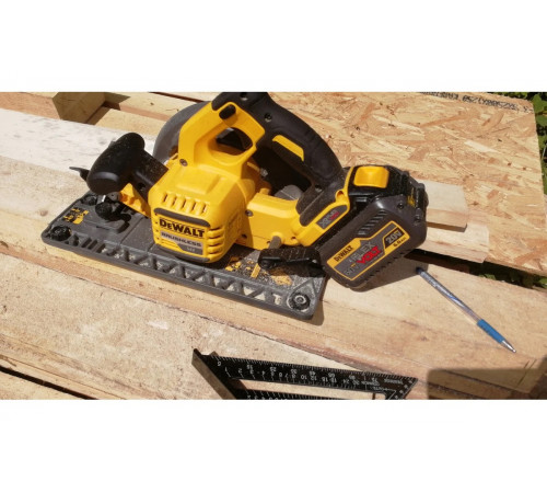 Бесщеточная дисковая ручная пила DEWALT DCS576N
