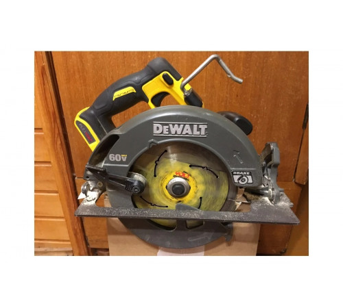 Бесщеточная дисковая ручная пила DEWALT DCS576N