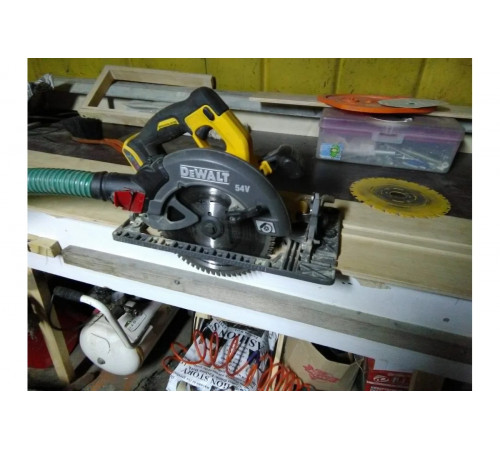 Бесщеточная дисковая ручная пила DEWALT DCS576N