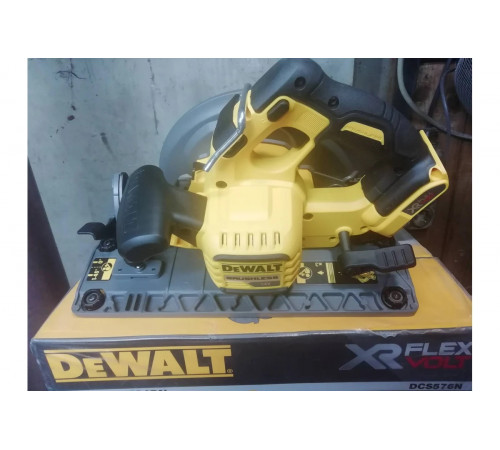 Бесщеточная дисковая ручная пила DEWALT DCS576N