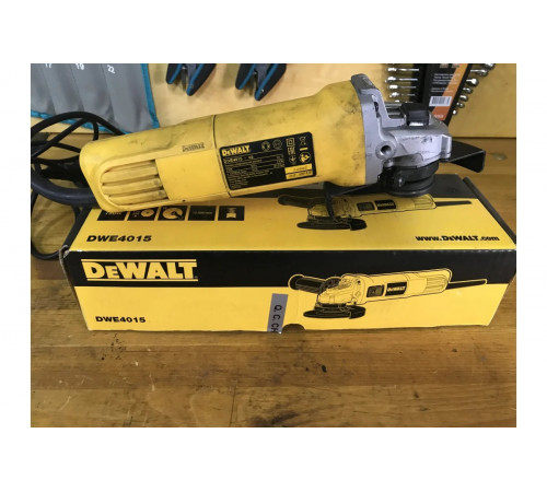 Угловая шлифмашина DEWALT DWE4015