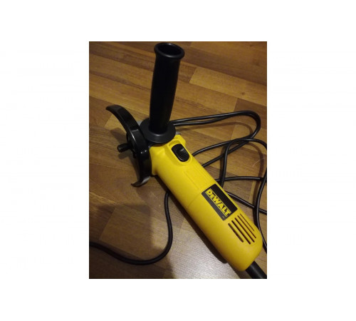 Угловая шлифмашина DEWALT DWE4015