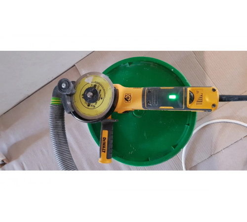 Бесщёточная угловая шлифмашина DEWALT DWE4357-QS