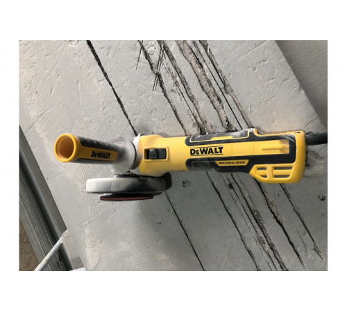 Бесщёточная угловая шлифмашина DEWALT DWE4357-QS