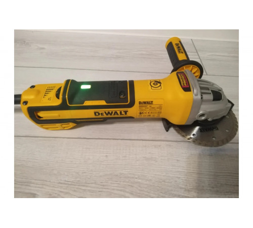 Бесщёточная угловая шлифмашина DEWALT DWE4357-QS