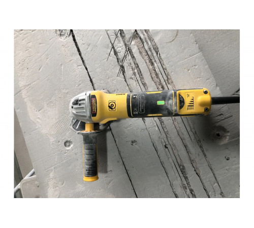 Бесщёточная угловая шлифмашина DEWALT DWE4357-QS