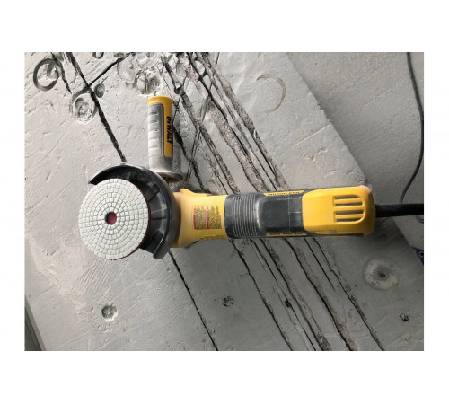 Бесщёточная угловая шлифмашина DEWALT DWE4357-QS