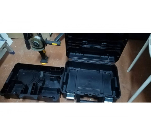 Бесщеточная угловая шлифмашина DEWALT DCG405NT