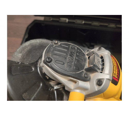 Бесщеточная угловая шлифмашина DEWALT DCG405NT