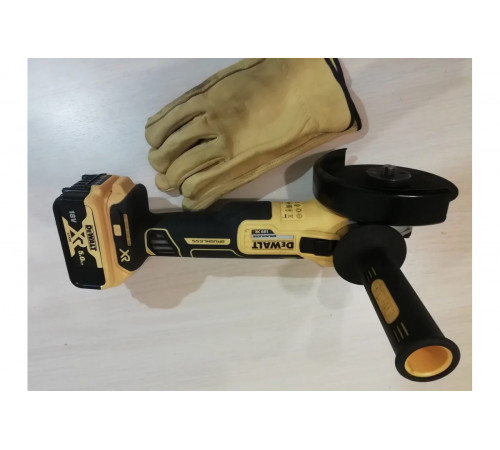 Бесщеточная угловая шлифмашина DEWALT DCG405NT