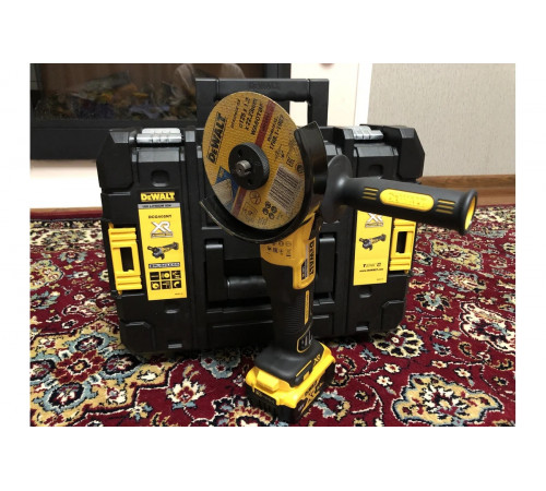 Бесщеточная угловая шлифмашина DEWALT DCG405NT
