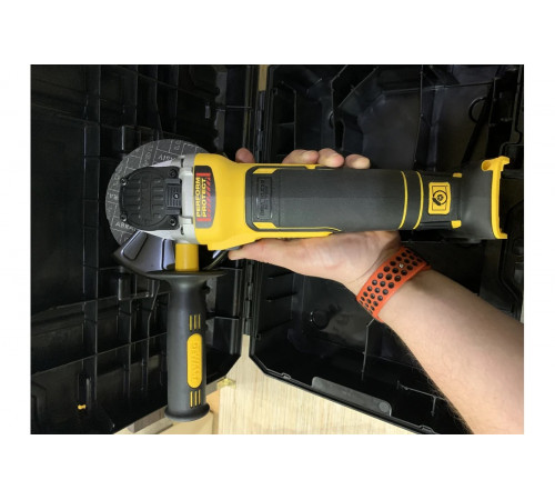 Бесщеточная угловая шлифмашина DEWALT DCG405NT