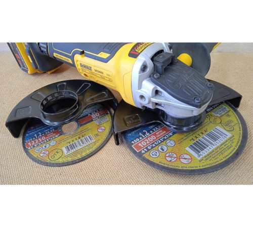 Бесщеточная угловая шлифмашина DEWALT DCG405NT
