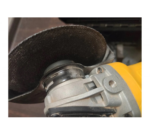 Бесщеточная угловая шлифмашина DEWALT DCG405NT