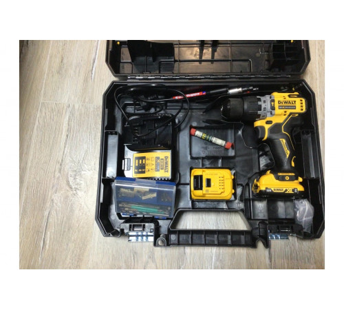 Бесщеточная ударная дрель-шуруповерт DEWALT 12 В XR DCD706D2-QW