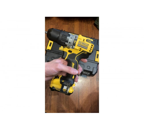 Бесщеточная ударная дрель-шуруповерт DEWALT 12 В XR DCD706D2-QW