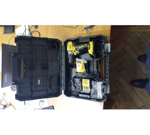 Бесщеточная ударная дрель-шуруповерт DEWALT 12 В XR DCD706D2-QW