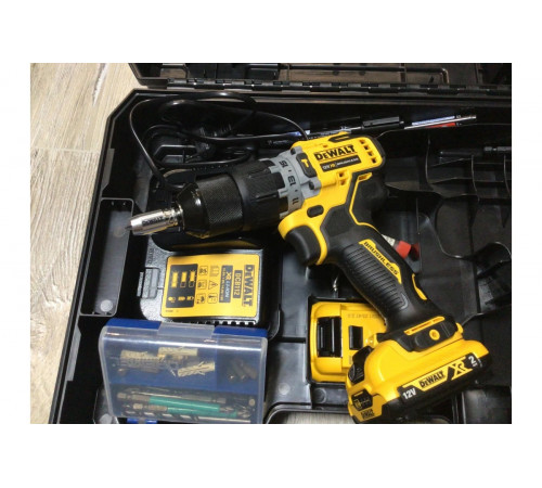 Бесщеточная ударная дрель-шуруповерт DEWALT 12 В XR DCD706D2-QW