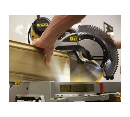 Торцовочная пила DEWALT DWS 780