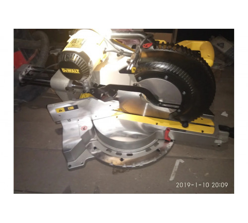 Торцовочная пила DEWALT DWS 780