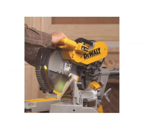 Торцовочная пила DEWALT DWS 780