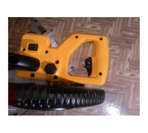 Торцовочная пила DEWALT DWS 780