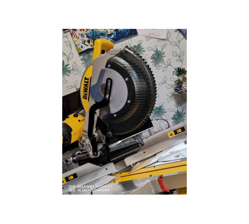 Торцовочная пила DEWALT DWS 780