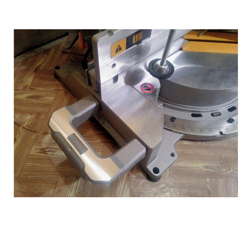 Торцовочная пила DEWALT DWS 780