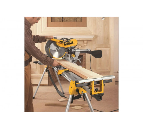 Торцовочная пила DEWALT DWS 780