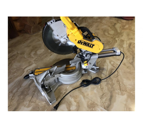 Торцовочная пила DEWALT DWS 780