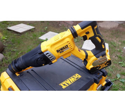 Перфоратор DEWALT 18.0 В XR DCH263N-XJ