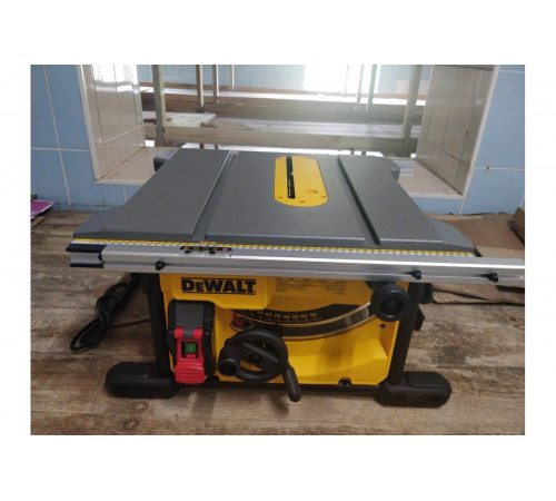 Настольная пила 1850 Вт, 5800 об/мин, диск 210x30 мм DEWALT DWE7485-QS