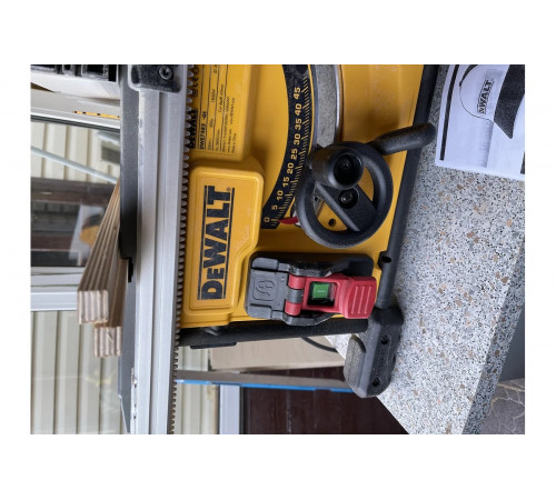Настольная пила 1850 Вт, 5800 об/мин, диск 210x30 мм DEWALT DWE7485-QS