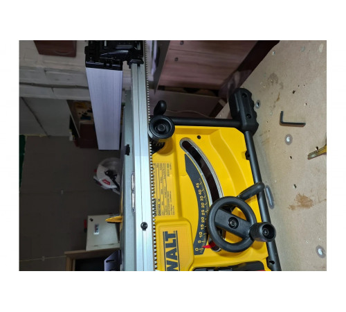 Настольная пила 1850 Вт, 5800 об/мин, диск 210x30 мм DEWALT DWE7485-QS