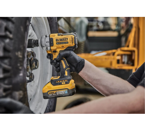 Аккумуляторный гайковерт DEWALT 18 В, 1084 Нм, 3250 уд/мин, без АКБ и ЗУ, в кейсе TSTAK DCF891NT