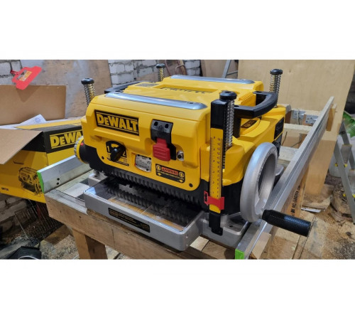 Рейсмусный станок DEWALT 1800 Вт, макс. ширина 330 мм DW735-KS