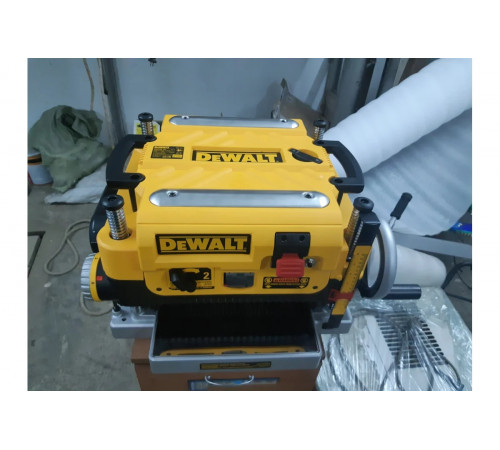 Рейсмусный станок DEWALT 1800 Вт, макс. ширина 330 мм DW735-KS
