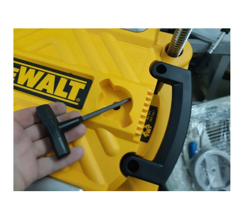 Рейсмусный станок DEWALT 1800 Вт, макс. ширина 330 мм DW735-KS