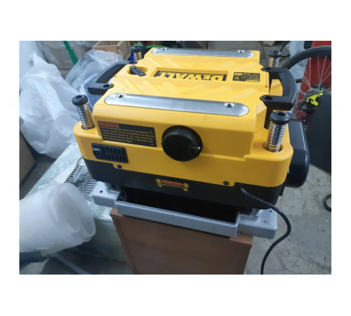 Рейсмусный станок DEWALT 1800 Вт, макс. ширина 330 мм DW735-KS