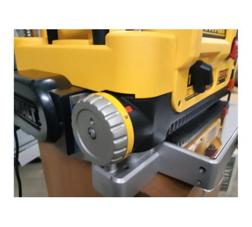 Рейсмусный станок DEWALT 1800 Вт, макс. ширина 330 мм DW735-KS