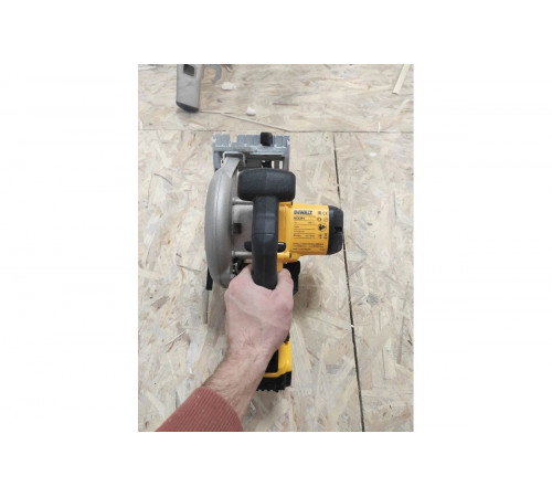 Дисковая пила DEWALT 18В XR DCS391N