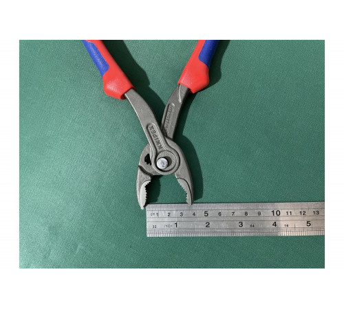Захватные клещи Knipex TwinGrip, 4 - 22 мм, длина 200 мм, KN-8202200 Захватные клещи Knipex TwinGrip, 4 - 22 мм, длина 200 мм, KN-8202200