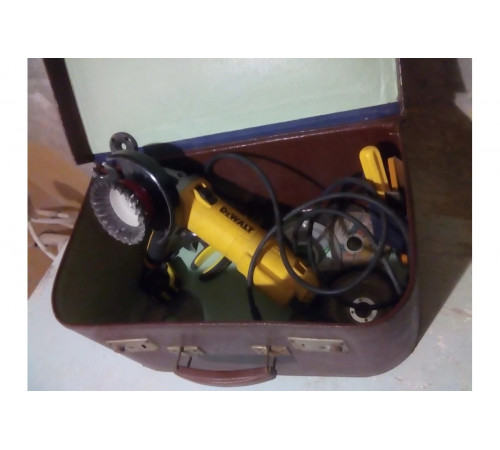 Угловая шлифмашина DEWALT DWE 4205