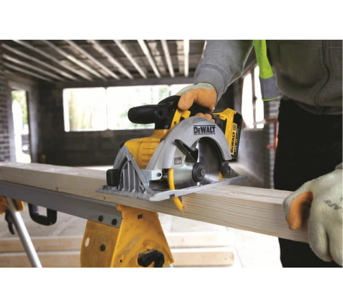 Дисковая пила DEWALT DCS391M2