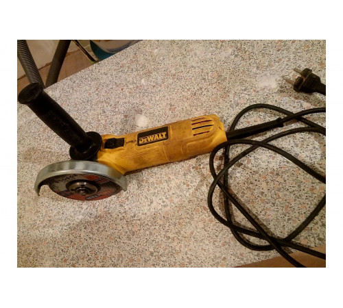 Угловая шлифмашина DEWALT DWE 4151