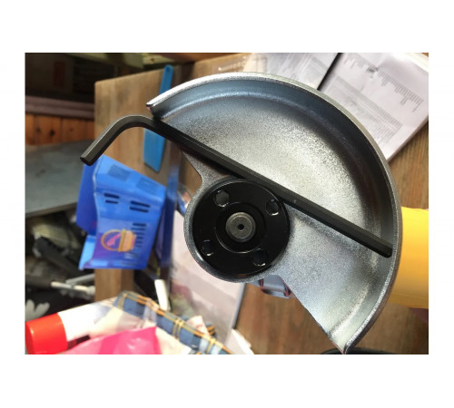 Угловая шлифмашина DEWALT DWE 4151